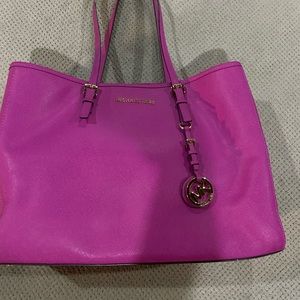 Michael Kors Jet Set Hot Pink